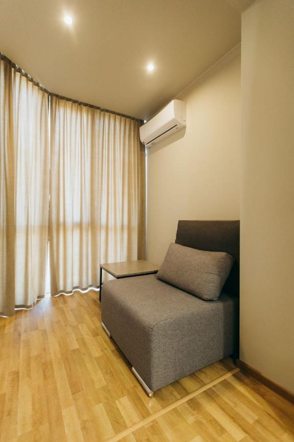 Atlant Luxury: Spacious Family Apartment on Golovna Chernivtsi Exterior photo