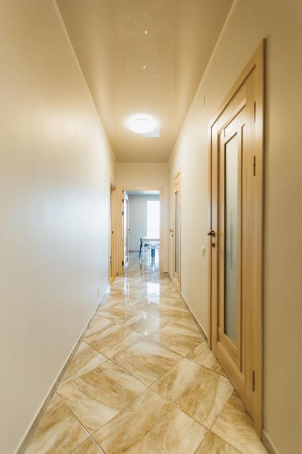 Atlant Luxury: Spacious Family Apartment on Golovna Chernivtsi Exterior photo